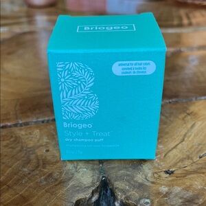 Briogeo Style + Treat Dry Shampoo Puff